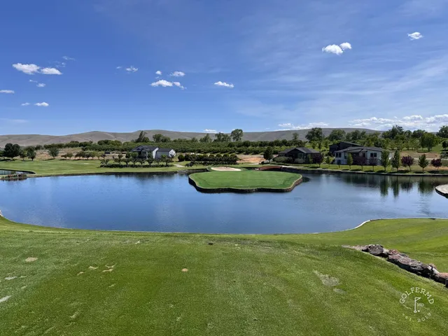 The apple-shaped green at Apple Tree, with a bunker around it and the mountains behind.