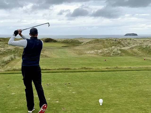 A wide fairway on the Glashedy Links, with dunes along the hole.