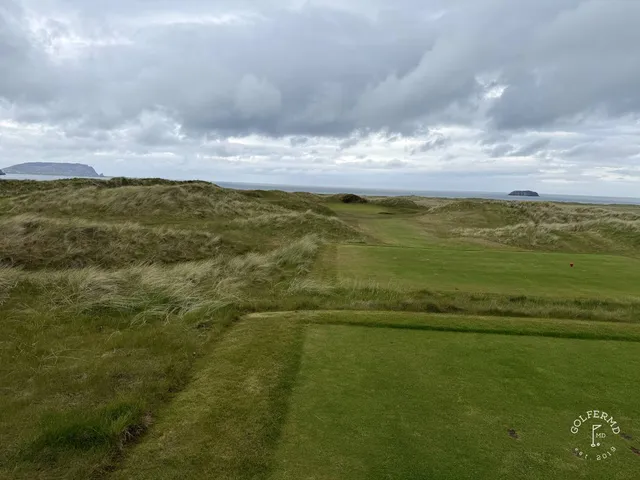 A group of golfers on the Glashedy Links, with the ocean behind them.