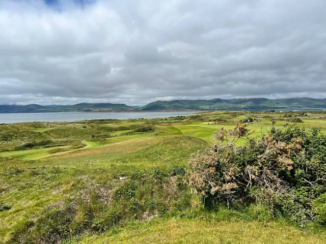 A wide fairway at Dooks, with the dunes and the mountains in the distance.