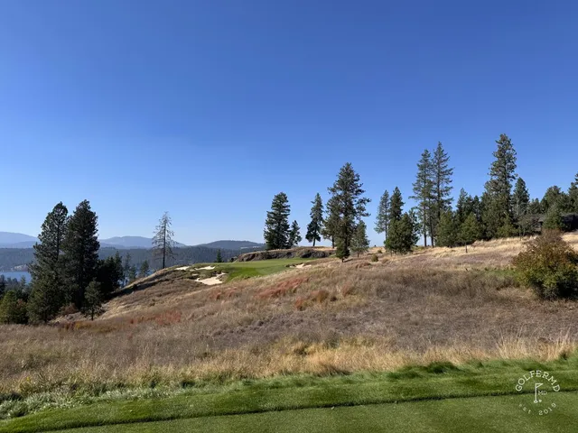 A group of golfers at Gozzer Ranch, with the lake and mountains behind them.