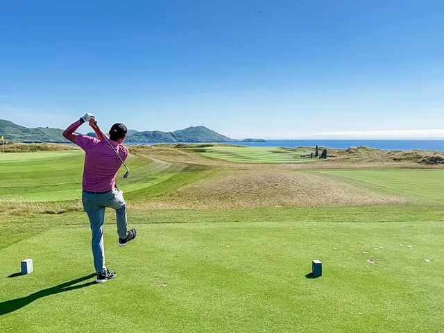 A wide fairway at Hogs Head, with the mountains across the water.