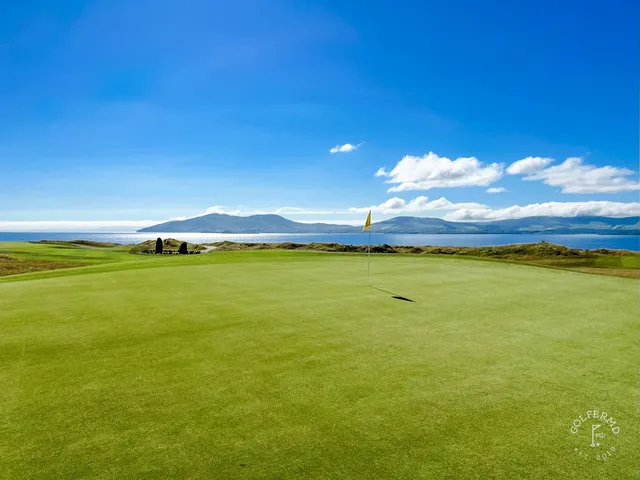 A wide hole at Hogs Head, the fairway running toward the Atlantic.
