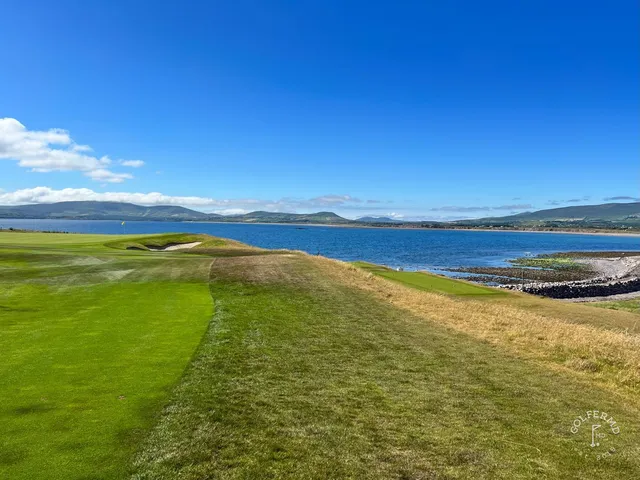 A wide hole at Hogs Head, with dunes on both sides and the bay ahead.