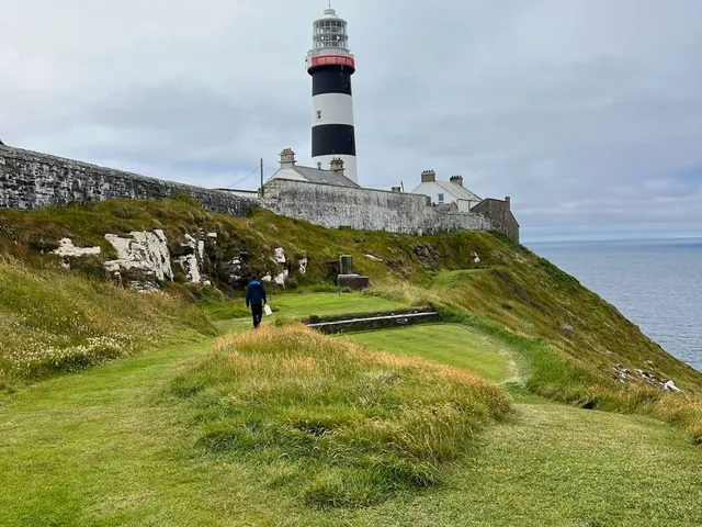 A close view of a flagstick at Old Head, with nothing but ocean behind it.