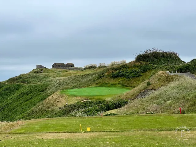 A wide view of the finishing stretch at Old Head, with the Atlantic on both sides.