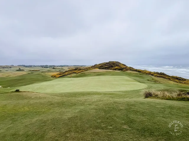 A wide hole at Old Macdonald with the beach visible and the Pacific on the horizon.