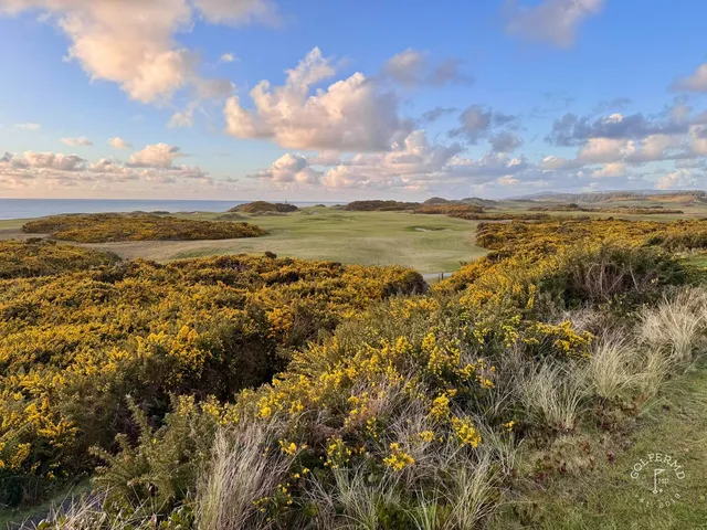 A green and flagstick at Pacific Dunes, with a large bunker guarding the front.