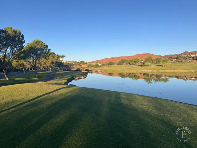 A green and flagstick at Reflection Bay, with the lake behind the hole.