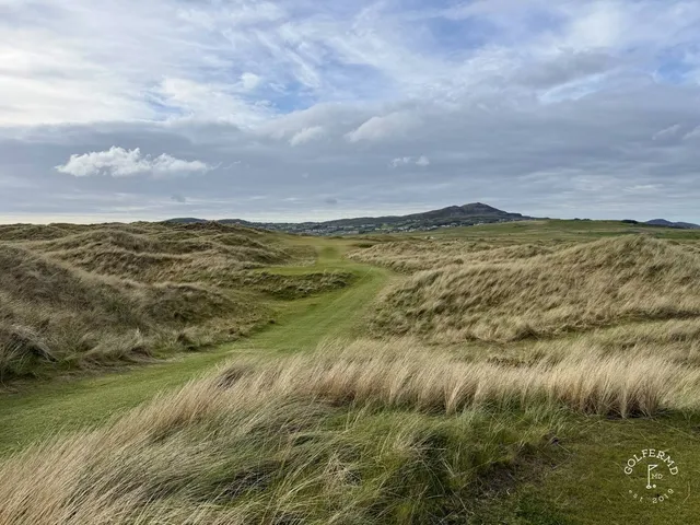 A fairway on the Sandy Hills with a bunker along one side and the bay ahead.