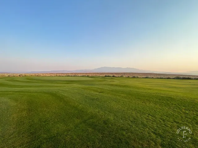 A wide desert hole at Sand Hollow, the fairway set against the red rock.