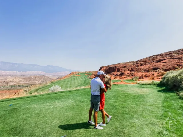 A last wide view at Sand Hollow, the course spread across the red desert.