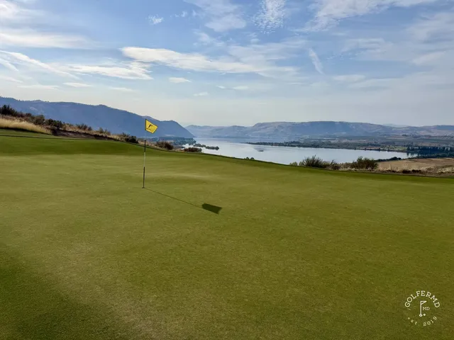 A panorama of Scarecrow, several short holes in the sandy waste.