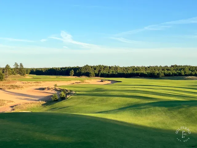 A wide view at Sedge Valley, with the fairway and sandy ground stretching ahead.