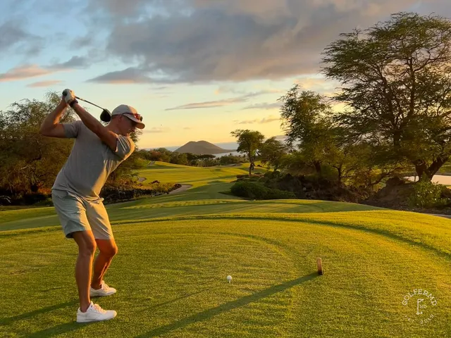 A scorecard and yardage book for Wailea Golf Club's Emerald Course.