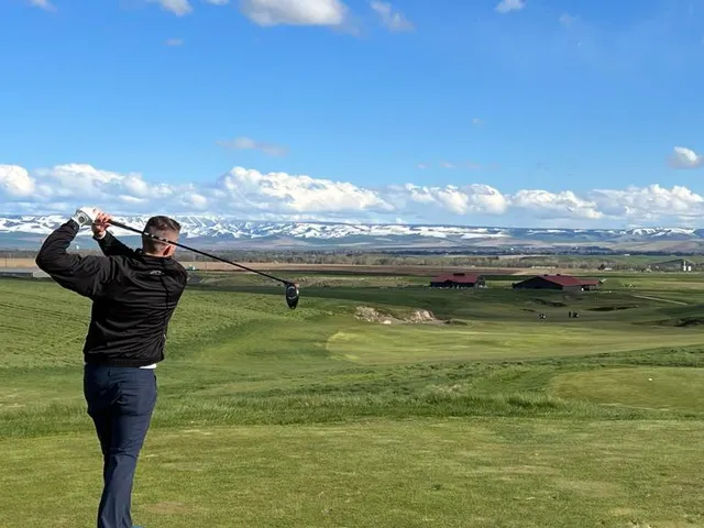A green and flagstick at Wine Valley, with a large bunker short and left of the hole and the fairway running back.